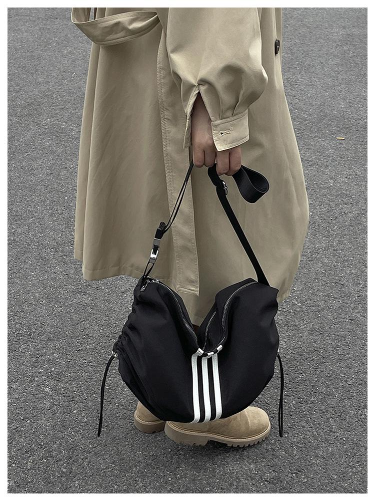 Женская полосатая сумка кроссбоди большой вместимости - Легкий, универсальный спортивный рюкзак на плечо