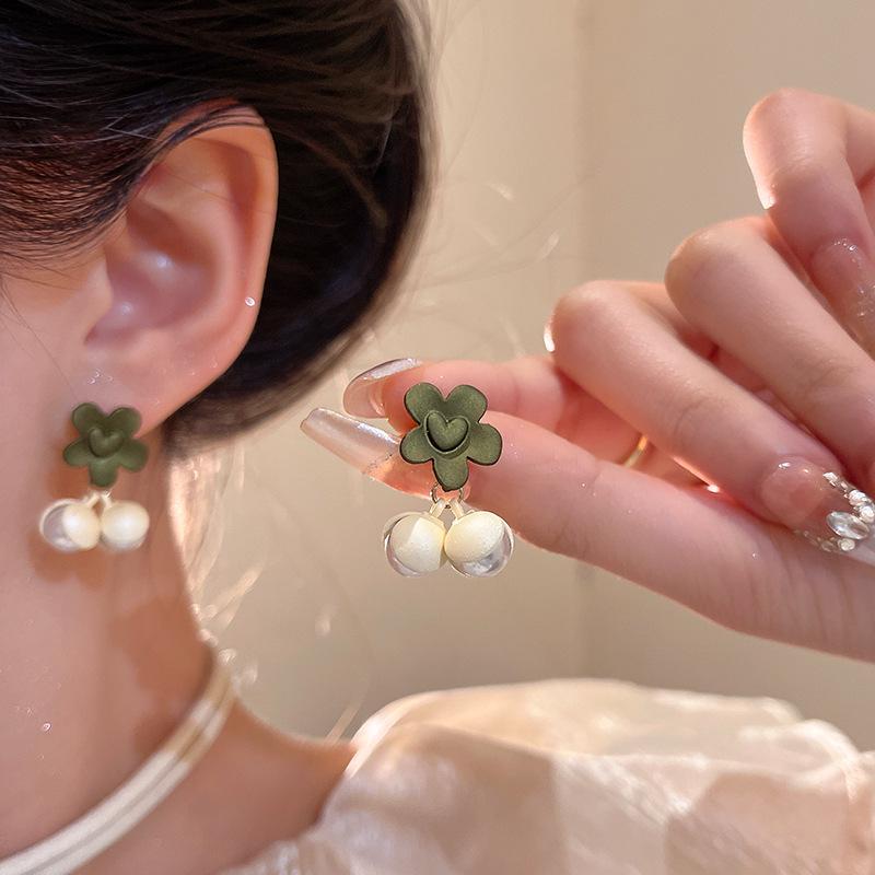 Корейские серьги с цветочным жемчугом из серебра S925 пробы — универсальный и стильный дизайн, вдохновленный лесом