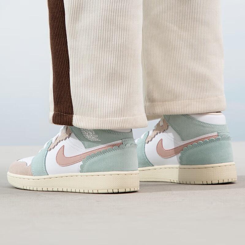 (GS) Air Jordan 1 Mid SE 'Pink Oxford Jade Ice' Kids' DZ5361-100