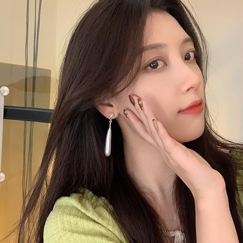 Ladies Classic Vintage Baroque Pearl Pendant Earrings Elegant Water Drop Long Earrings Trend Ladies Jewelry