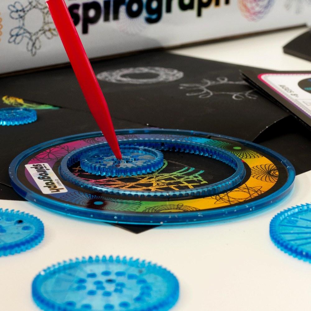 Набор для творчества Spirograph Scratch and Shimmer Арт и Хобби Сверкающая Цветная Бумага