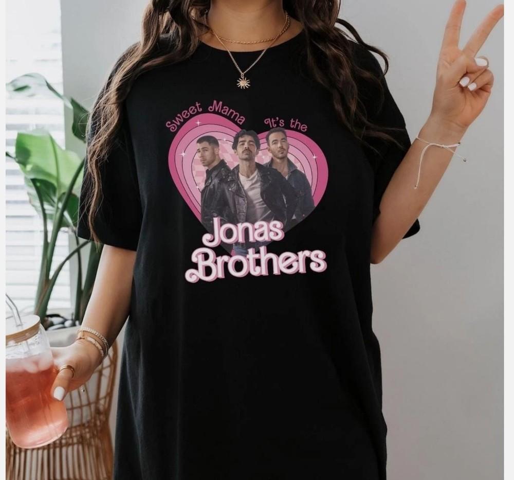 Милая Мама, Это Футболка Jonas Bros, Футболка 'Живем Мечтой' Тур 2025, Унисекс Футболка