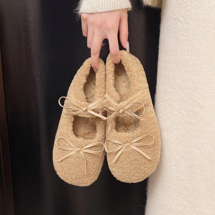 Милые пушистые туфли для женщин для ношения на улице осенью и зимой 2025 новые вельветовые туфли-бини, универсальные туфли на плоской подошве с мелким вырезом, теплые хлопковые туфли