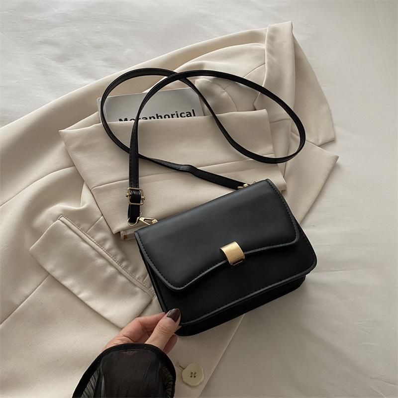 Autumn Fashion Commuter Bag Versatile Single Shoulder Crossbody Small Square Bag Niche High Value Baguette Bag Underarm Bag