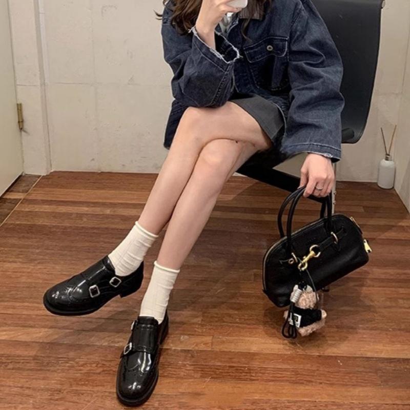 Модная женская обувь слипоны 2025 новый стиль повседневные модные балетки женская обувь повседневная трендовая кожаная металлическая пряжка удобная обувь