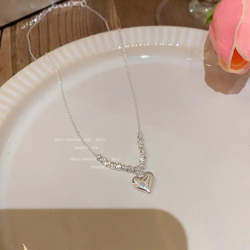 Trendy 3D Heart Necklace: Luxury Striped Bead Clavicle Chain for Women