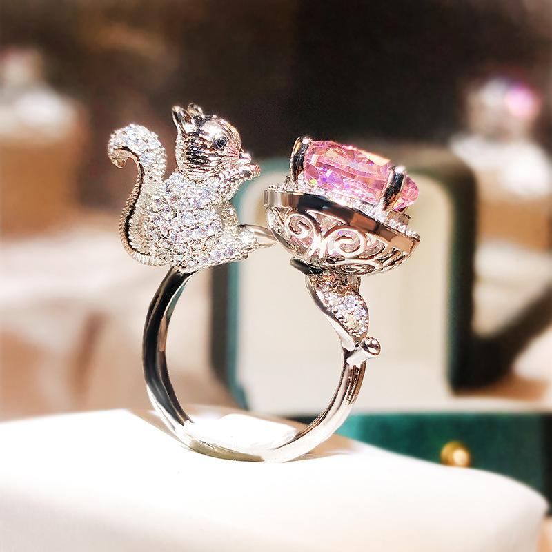 Женское кольцо Моделирование St. Кольцо с белкой Mary Sugar Cube Gem
