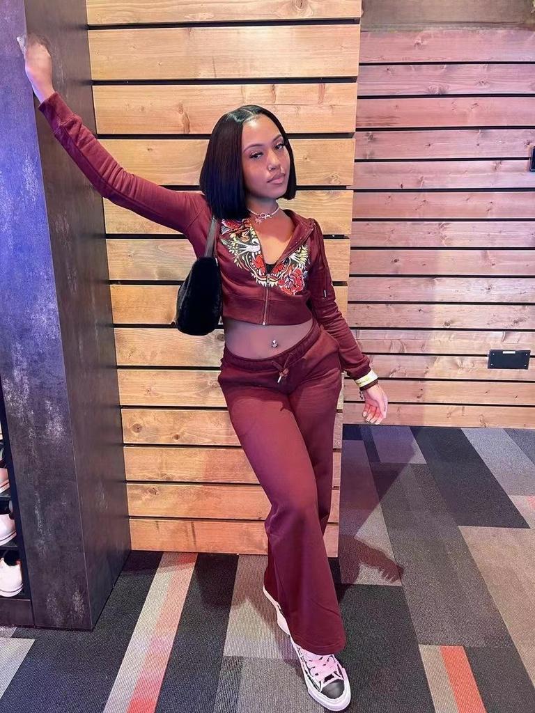 Европейский и американский женский повседневный костюм-двойка с уличным принтом 2024 года — разноцветный комплект Girlfriend