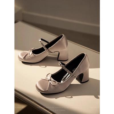 Элегантные женские летние балетки с круглым носком, симпатичные шелковые атласные туфли со стразами, повседневные женские туфли Мэри Джейн с бантом