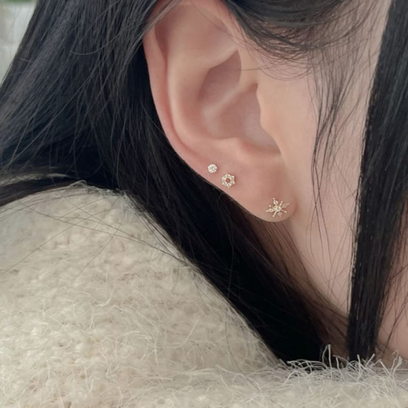 youngglow 14k mini wreath cubic piercing