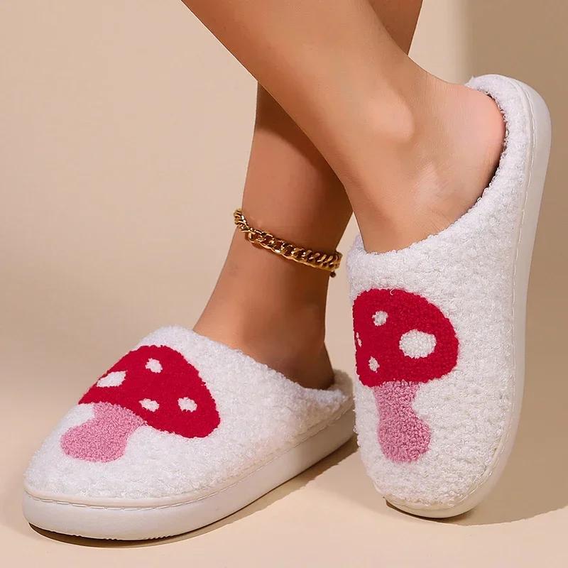 Fashion Winter Strawberry Pattern Women's Cotton Slippers Large Size Home Couple Fluffy Flip-Flops Leisure Plush Warm Flat Sole Slippers
