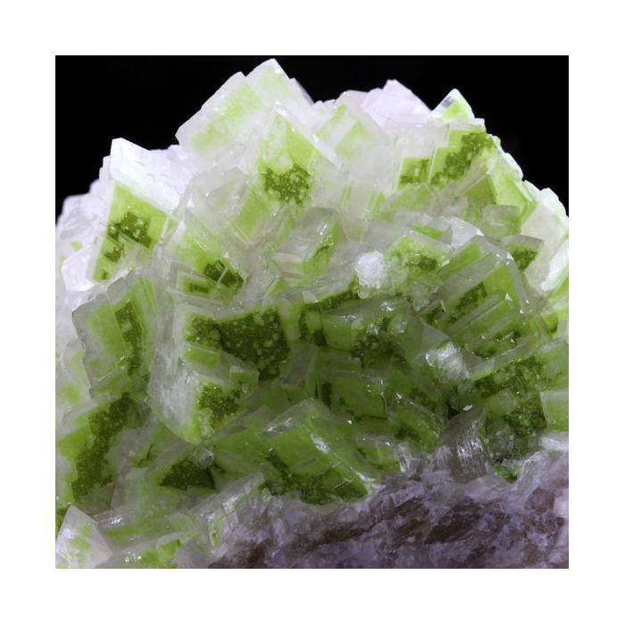 Pierres et Minéraux. Duftite sur Calcite. 2081.0 ct. Tsumeb, Oshikoto Region, Namibie.