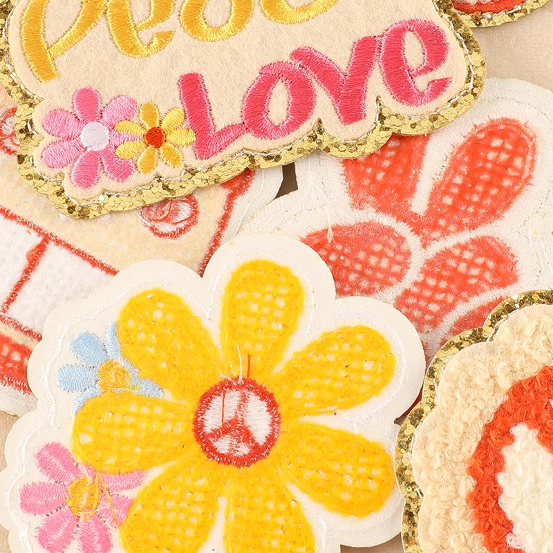 Вышитый значок Дуоку: Нашивка из синели с золотой окантовкой в виде бабочек и цветов для аксессуаров одежды.