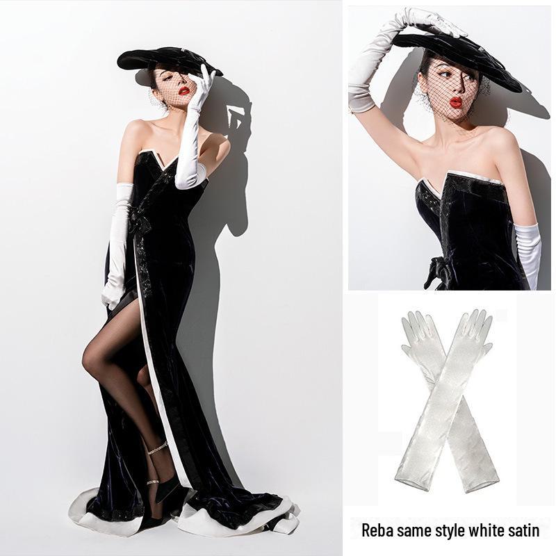 Длинные перчатки из белого атласа и кружева с бриллиантами для свадебных и торжественных фотосессий