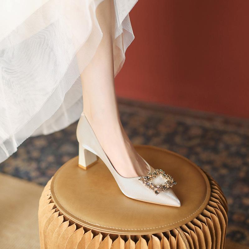 Свадебные туфли на толстом каблуке, с острым носком, не утомляющие, атласные туфли для подружек невесты на высоком каблуке, нишевые универсальные туфли с квадратной пряжкой для женщин