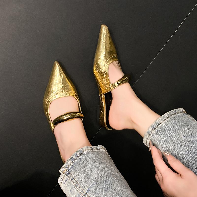 Остроносые туфли-лодочки на плоской подошве, крутые шлепанцы, женская обувь для улицы, лето, новинка, Баотоу, металлическая пряжка, мягкая подошва, нескользящие, полушлепанцы