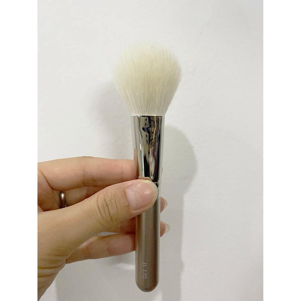 ЩЕТКА ДЛЯ МАКИЯЖА B110 Круглая РУМЯНА J4003 Угловая кисть HIGHLIGHT - Золото - Качественные инструменты для смешивания бронзаторов и пудры Goat Brisltes Cosmetics