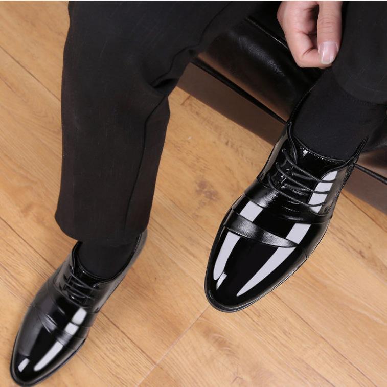 Новые кожаные туфли, мужские молодежные деловые модельные туфли с острым носком, весенне-осенние универсальные свадебные туфли большого размера, рабочая обувь для мужчин