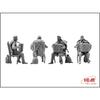 ICM 1/35 Советские солдаты (3 солдата и 1 женщина) Берлин, май 1945 Пластиковый набор 35541