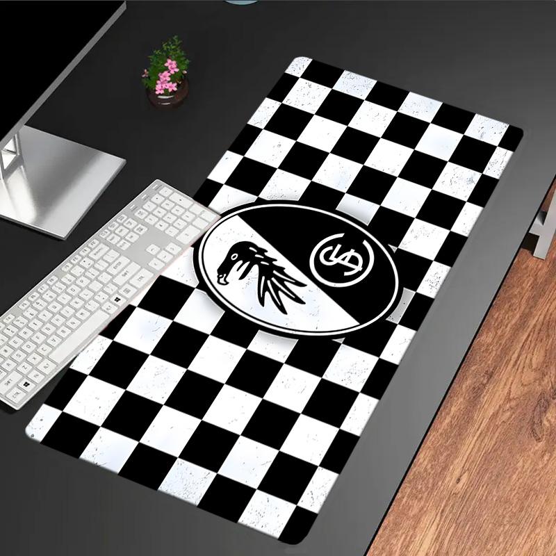 Club Crest Design Mouse Pad, Rubber Base, Mouse Pad for Gamers and Office Use, Gaming Desk , Easy To Clean Mat Christmas fan gifts