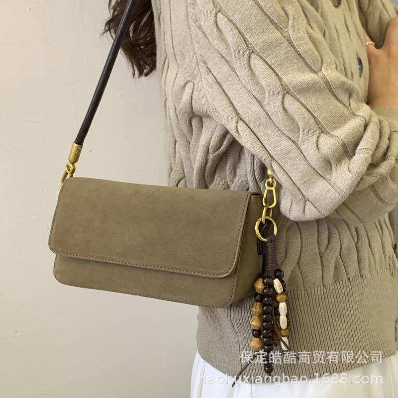 2025 new trendy niche design high-end single shoulder armpit bag women's autumn and winter versatile portable baguette bag crossbody