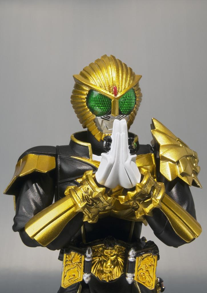 TAMASHII NATIONS Камен Райдер Зверь SHFiguarts