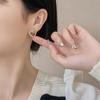 Серьги-гвоздики в форме сердца с микроинкрустацией цирконием: Универсальная игла из стерлингового серебра 925 пробы, нишевый дизайн