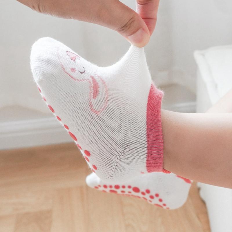 Детские противоскользящие короткие носки с героями мультфильмов, носки-тапочки с клеевой подошвой, детские носки