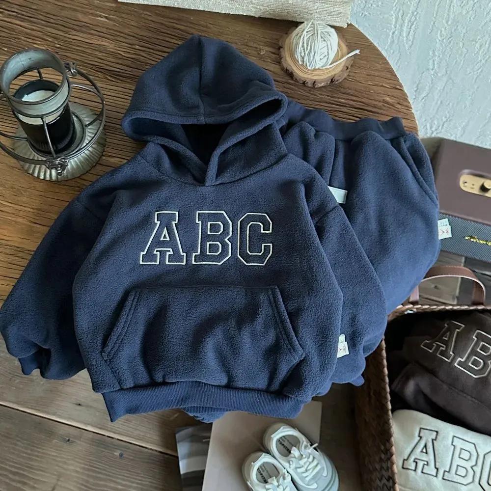 Детская спортивная одежда для улицы Худи из поларфлиса ABC Корейская детская одежда Мальчики и девочки Осенний повседневный костюм из брюк