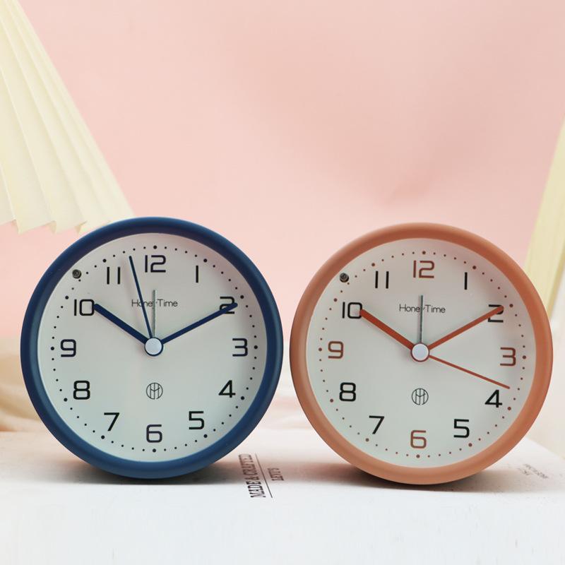 Simple Nordic alarm clock Students use cute children's bedside clocks to learn clocks, silent desks with lights, small table clocks