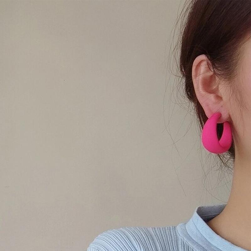 Текстурированные серьги для девочек Весна Лето Свежие конфетные цвета Все сочетается Серьги в форме буквы С Преувеличенные гвоздики для девочек