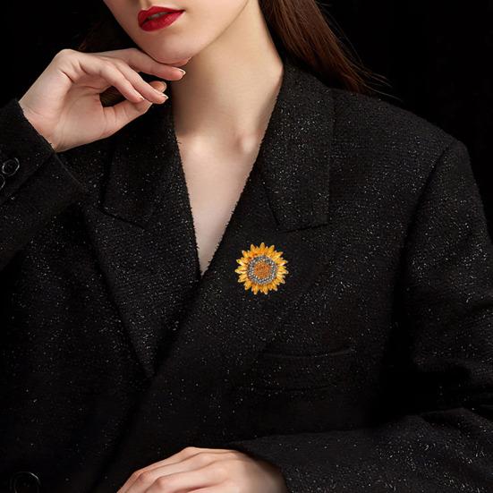 Sparkling Sunflower Brooch Outfit Decor Rhinestone Flower Pin Realistic Stainless Sunflower Floral Pin Clothes