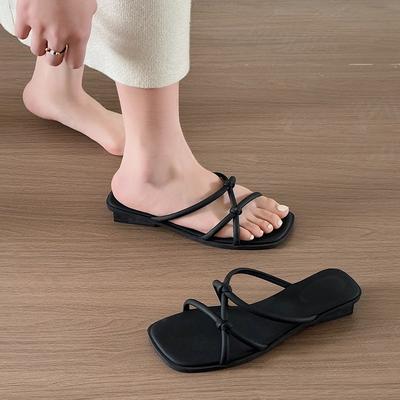 Французские вечерние тапочки женская обувь лето 2025 новые ретро тонкий ремешок носок пляжные сандалии на плоской подошве