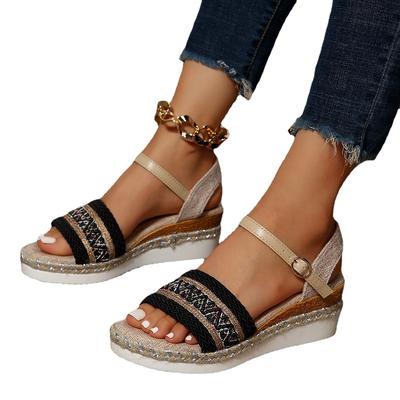 Мода 2024 года, летняя мода, новые большие размеры, рыбий рот, цвет, соответствующий одному слову, ремешок, модные босоножки с пряжкой, босоножки на танкетке