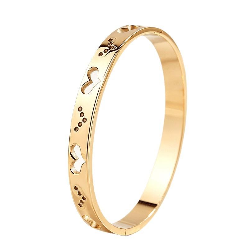 Non-fading titanium steel heart bracelet, simple and versatile couple clasp bracelet, women's high-end stainless steel jewelry