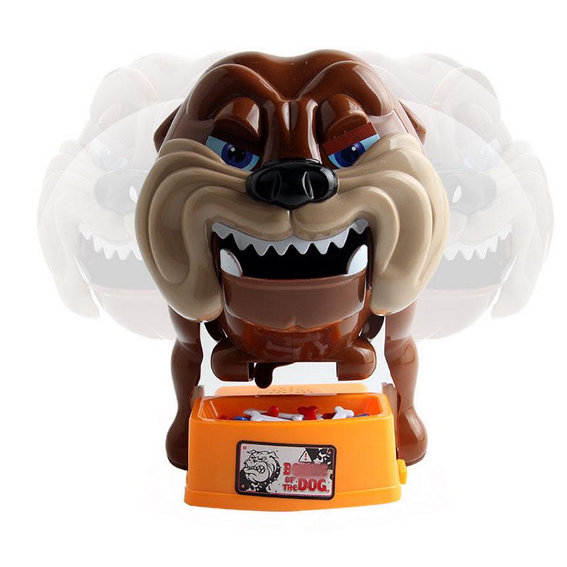 Бульдог крадет кости, кусая пальцы. Игра для детей. Забавные игрушки.