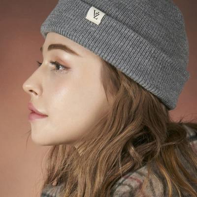 VARZAR Шапка бини с монограммной этикеткой серая