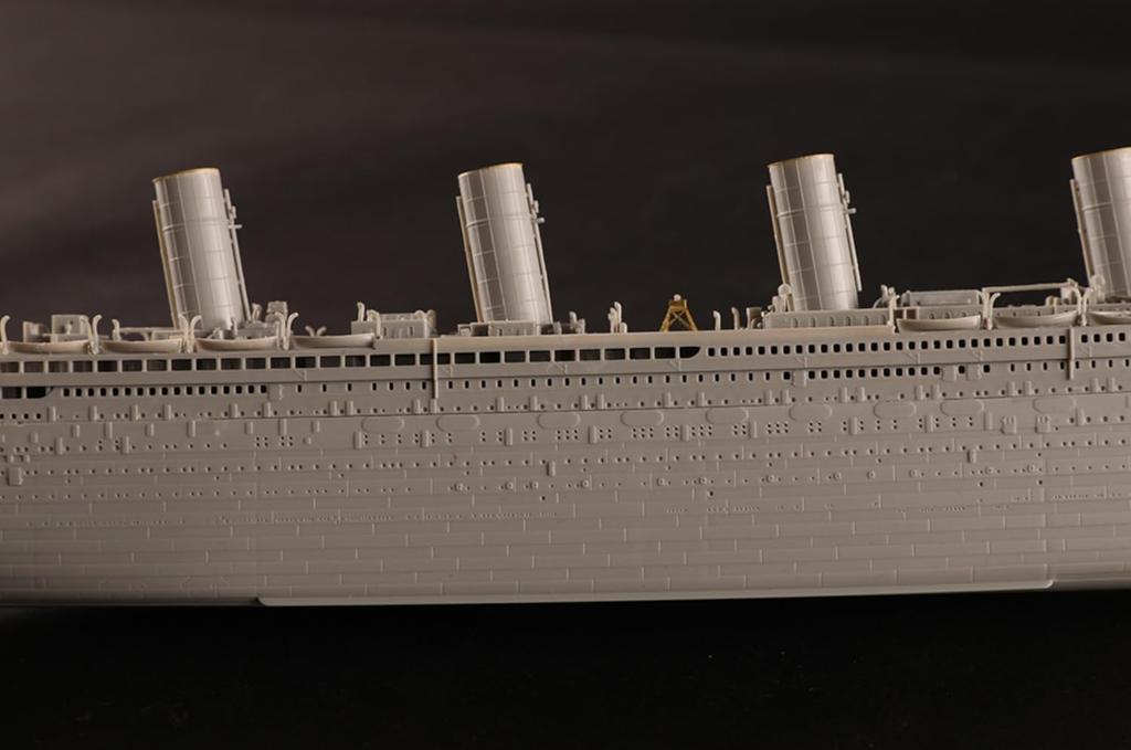 Hobby Boss Ship Series Titanic Plastic Model 83420 1/700 R.M.S.