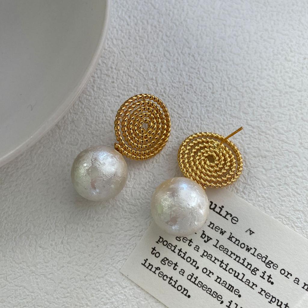 Французские серьги высокого класса Спиральное плетение из травы с хлопковыми жемчужинами Легкая роскошь Простые серьги-пусеты Женские