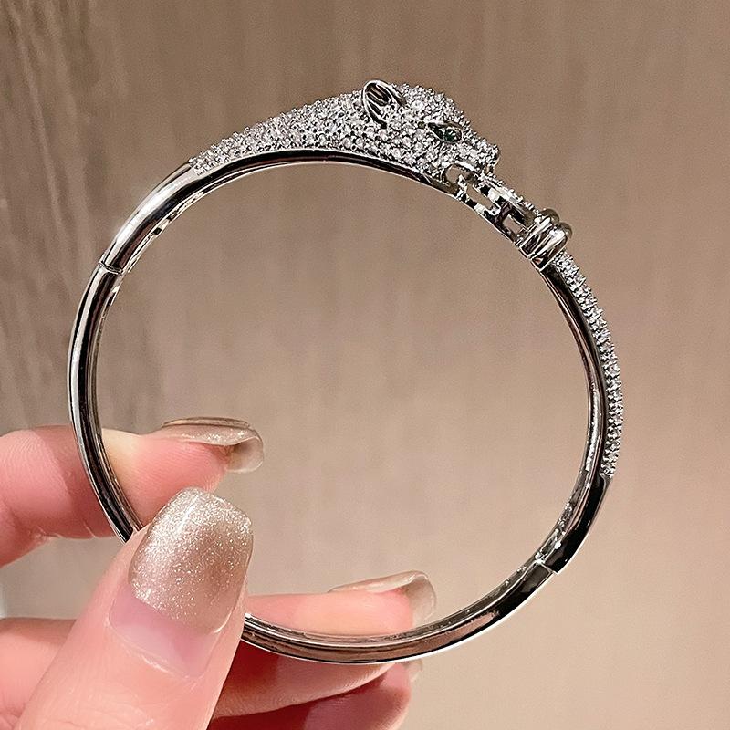 Leopard Opening Bracelet with Green Eyes Micro Inlaid with Zircon Leopard Head, Light Luxury and High Grade, Female Bracelet