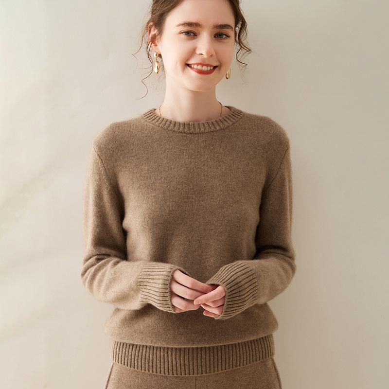 Women's Thickened Cashmere Long Sleeve Knitwear - Soft, Solid Color Round Neck Sweater for Autumn/Winter