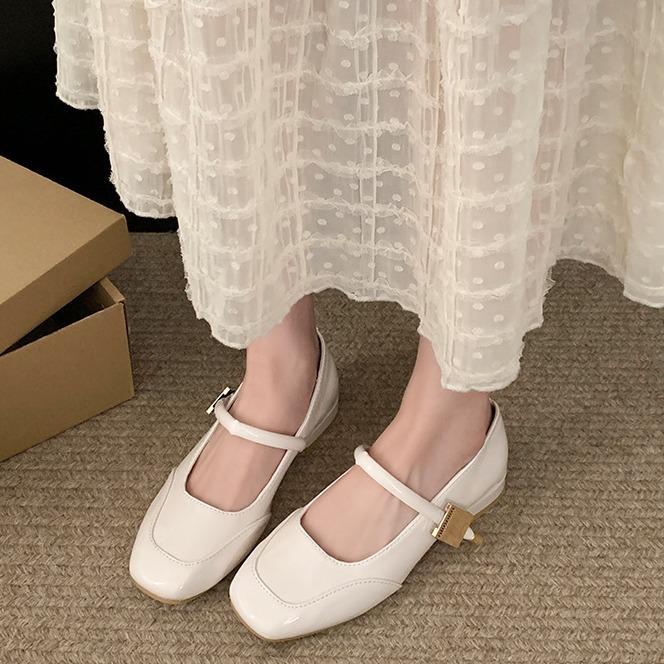 Красные туфли Мэри Джейн с квадратным носком, французские, с юбкой, с неглубоким вырезом, на плоской подошве, женские, новые весенне-осенние 2025 года, в стиле маленькой француженки