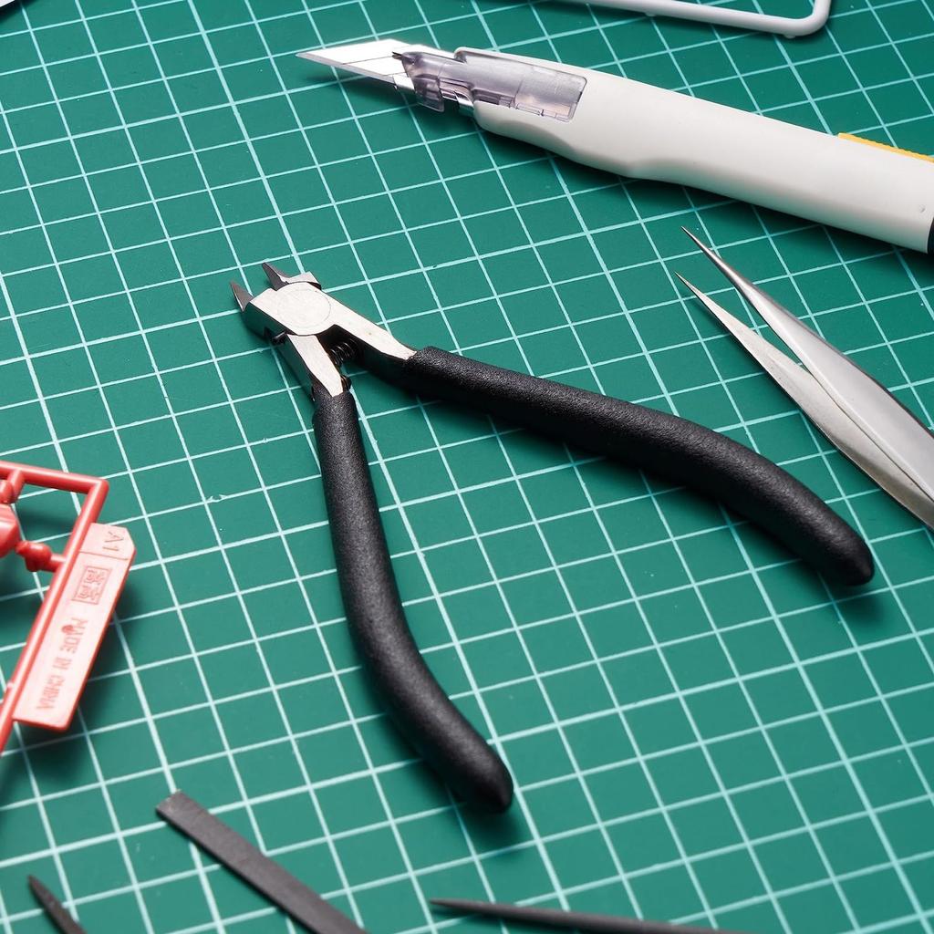 Пластиковая модель Маленькая модель Диагональные пластиковые Диагональные прецизионные кусачки для прецизионных инструментов для пластика Деликатная работа Тонкие Легкие 105 мм Кусачки,