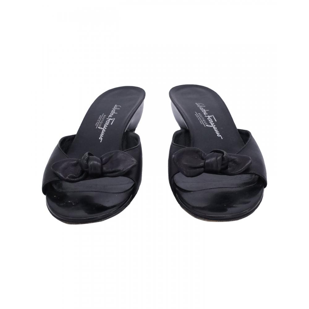 Salvatore Ferragamo Bow Slides In Black Leather Black