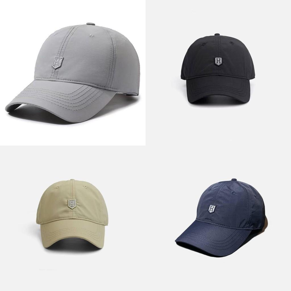 Стильная регулируемая бейсболка для лета из дышащей быстросохнущей ткани белого и темно-серого цвета