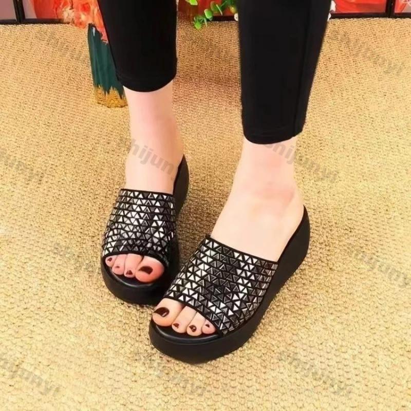 Модные женские шлепанцы на массивной платформе, летние, на толстой подошве, с ромбовидным клиновидным каблуком, сандалии, женские, нескользящие, уличные шлепанцы, большой размер 43