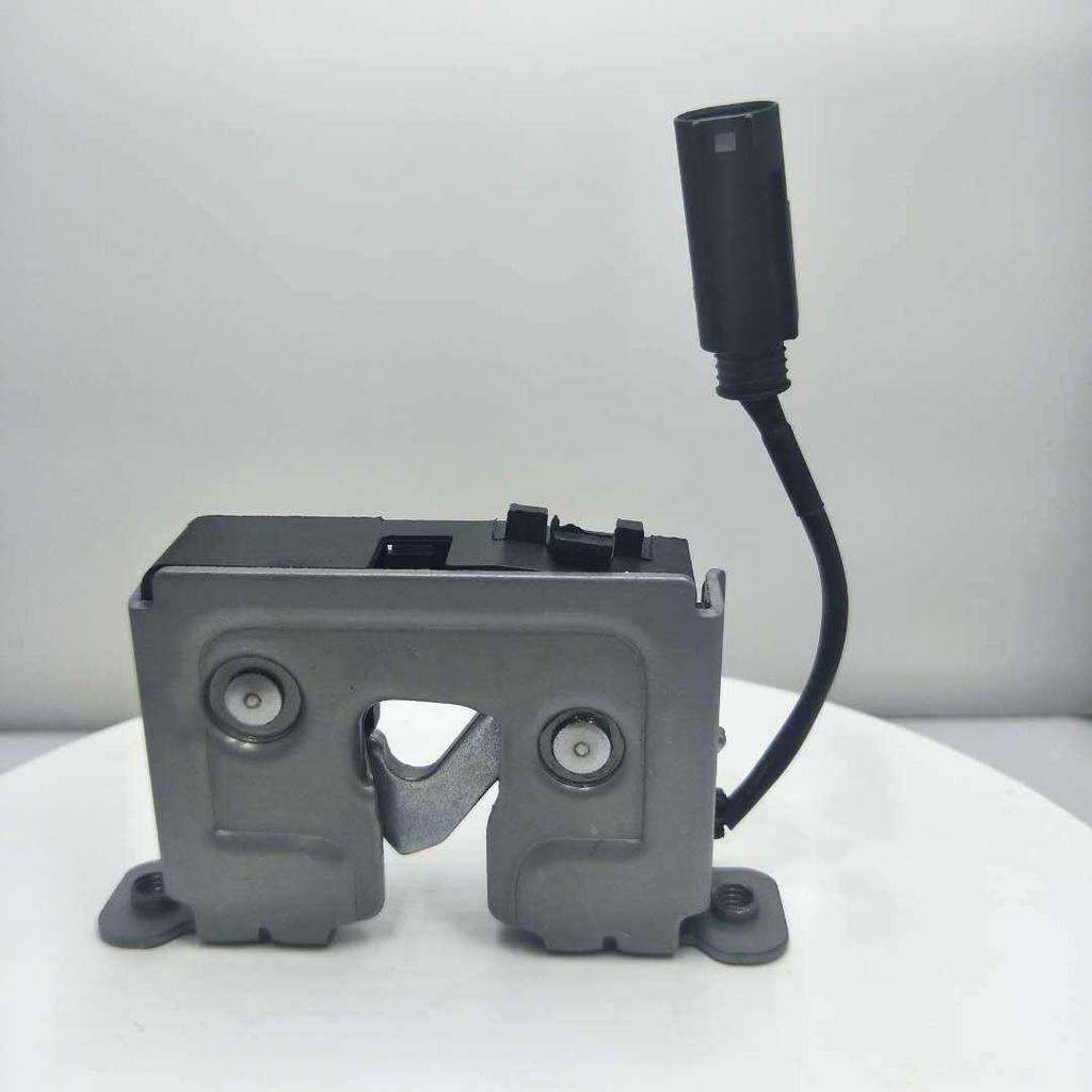 BMW E60/E61/E87/E90 Замок капота защелка пыльник 51237115229