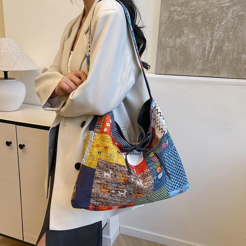 Весна и лето Новинка Ретро Этнический Стиль Цветочный Пэчворк Сумка Через Плечо Сумка Из Холщатки В Стиле Бохо Многоцелевая Женская Сумка