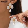 Изящные белые серьги-пусеты с цветочным узором, нерегулярные 3D серьги-капли из смолы в виде цветка, корейские минималистичные украшения для женщин PD2324