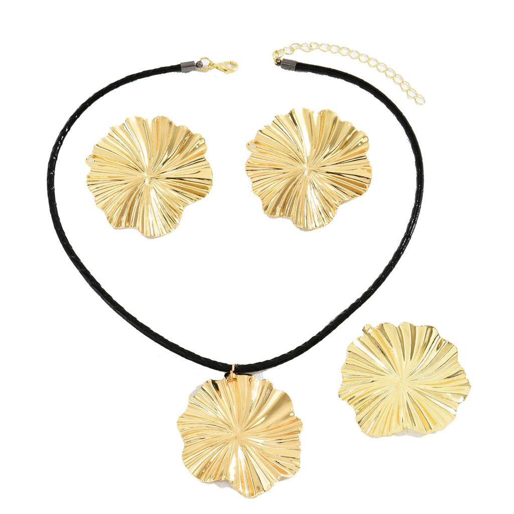 Винтажный женский комплект из серег-гвоздиков, ожерелья, плиссированного цветочного кольца, универсальной длинной цепочки на ключицу.